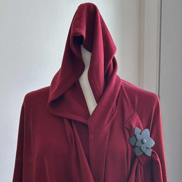 Anne Larochelle Garnet Hooded Knit Cape With Flower Tab Closure – One Size - Picture 2 of 14
